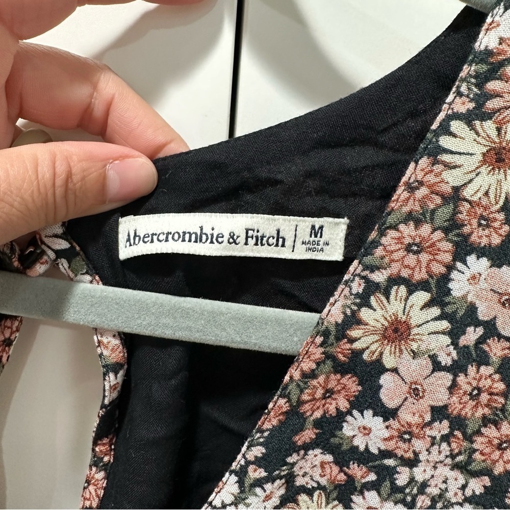 Abercrombie & Fitch Floral Tie Waist Romper Size Medium - Picture 4 of 5